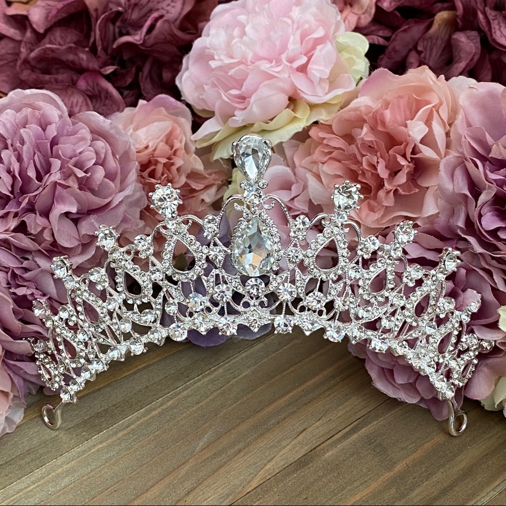 Stunning Crystal Rhinestone Bridal Tiara Crown - Picture 6 of 15